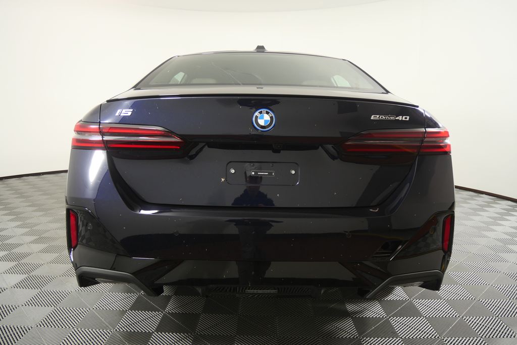 Thumbnail: 2026 BMW i5 - 4