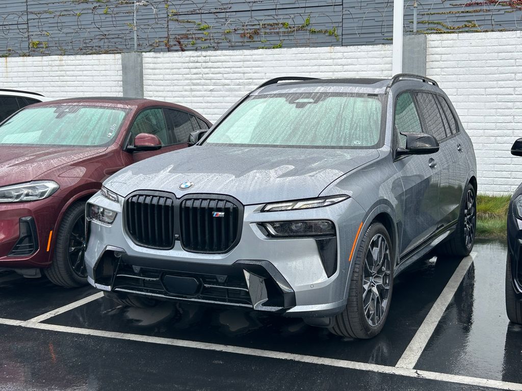 2025 BMW X7 M60i 2