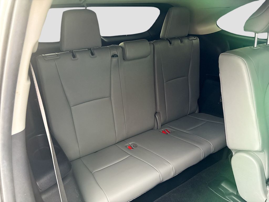 Thumbnail: 2020 Toyota Highlander - 23