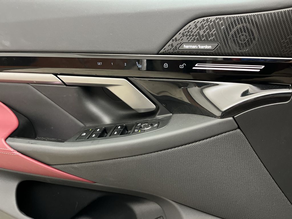 Thumbnail: 2025 BMW 5 Series - 13