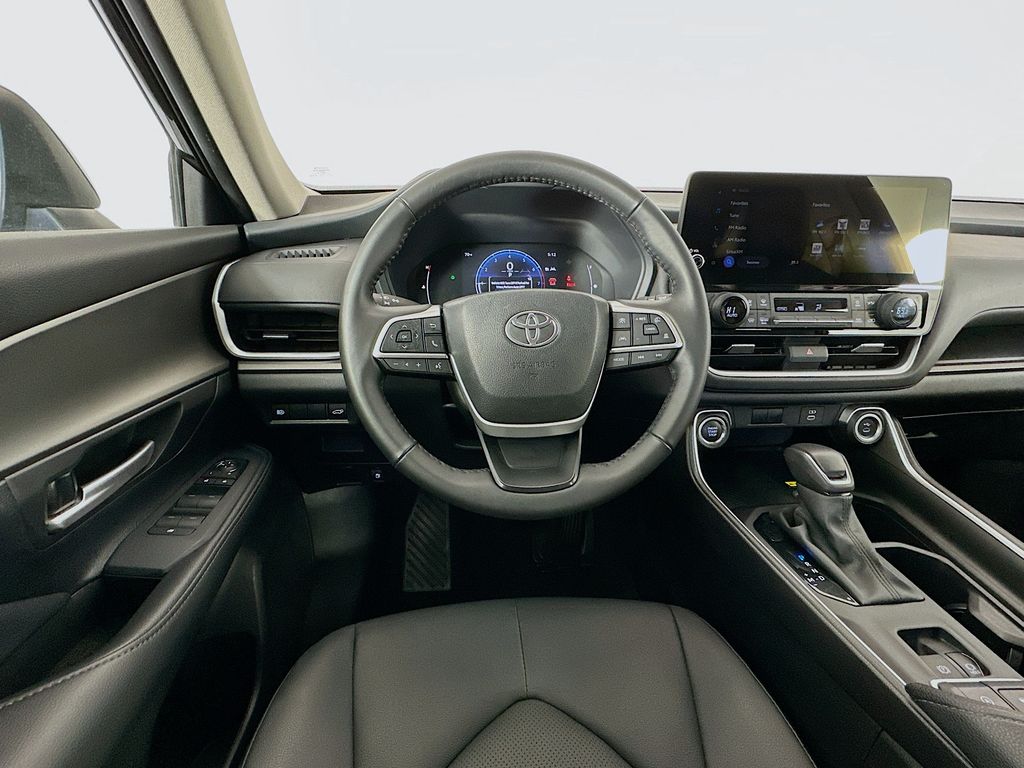 Thumbnail: 2025 Toyota Grand Highlander - 22
