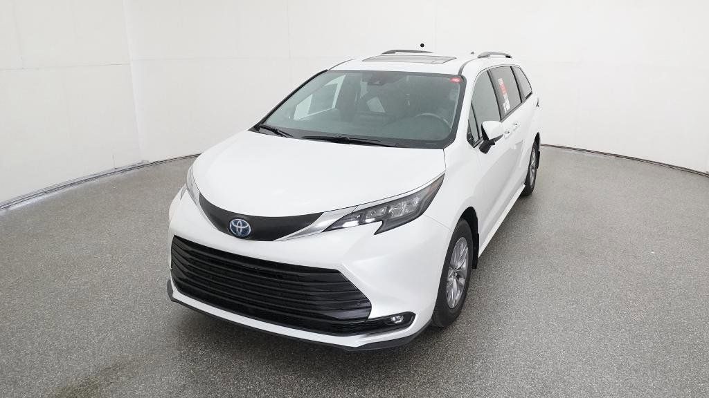 Thumbnail: 2025 Toyota Sienna - 14