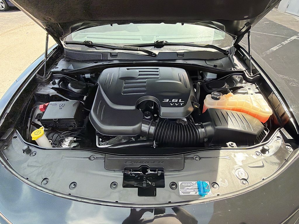 Used 2023 Black Dodge SXT image 29