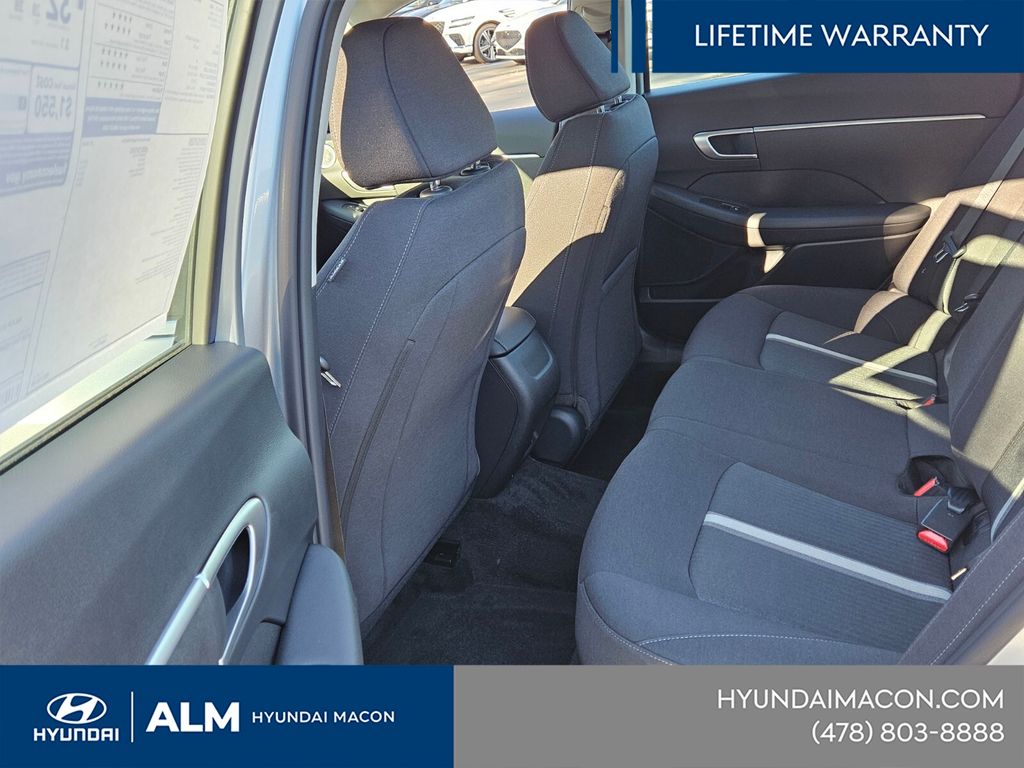 New 2026 Silver HYUNDAI SE image 6