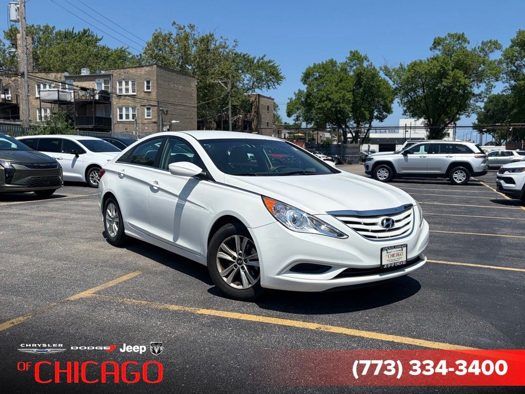 Shimmering White Mica 2013 Hyundai Sonata Sedan Front-Wheel Drive 6-Speed Automatic