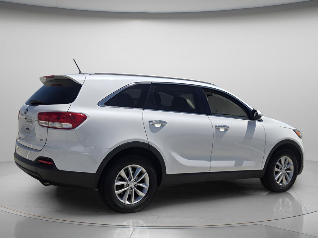 2017 Kia Sorento - $9,039