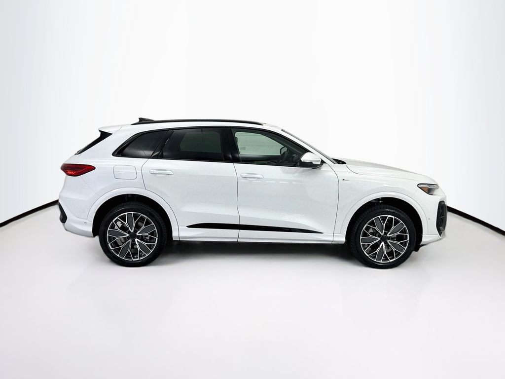 Thumbnail: 2026 Audi Q5 - 4