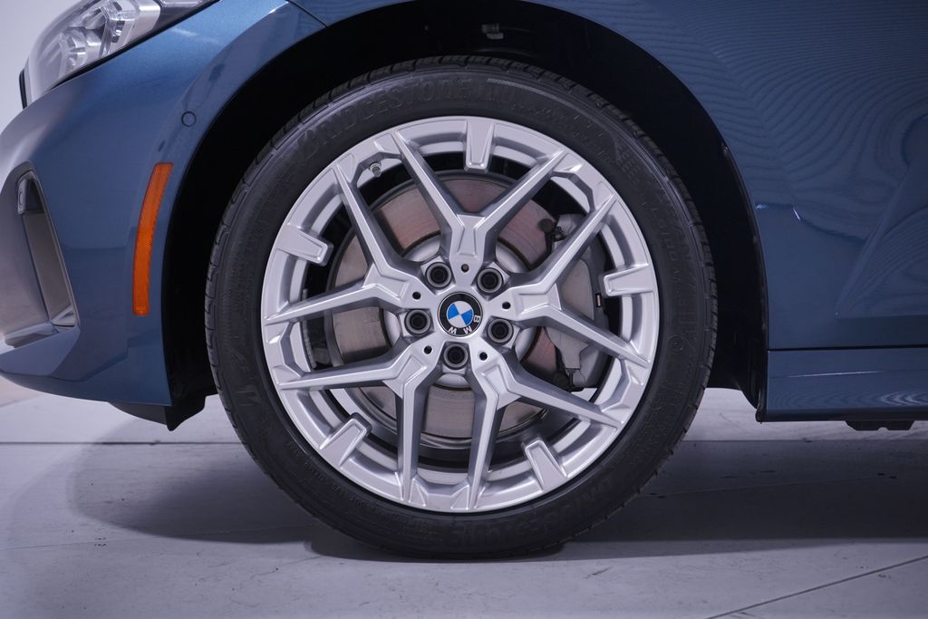 Thumbnail: 2025 BMW 3 Series - 2