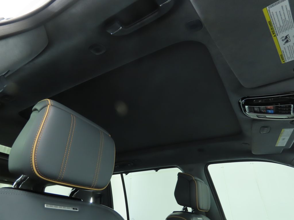 Thumbnail: 2023 Jeep Grand Wagoneer - 17