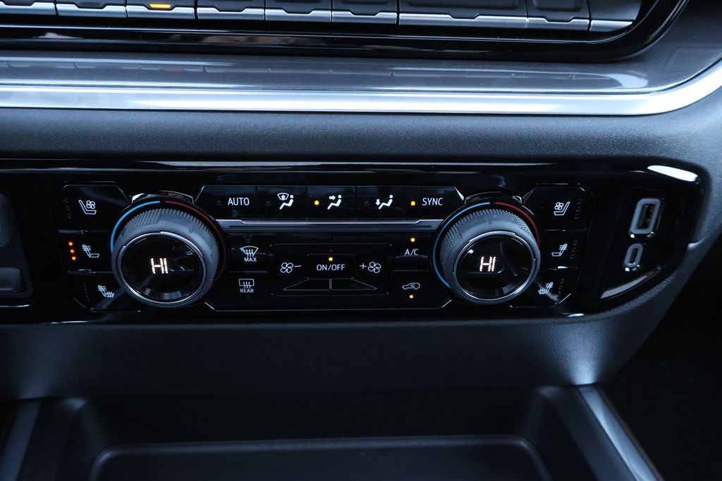 Thumbnail: 2025 Chevrolet Silverado 3500 - 31