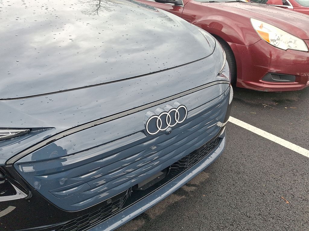 Thumbnail: 2025 Audi e-tron S - 4