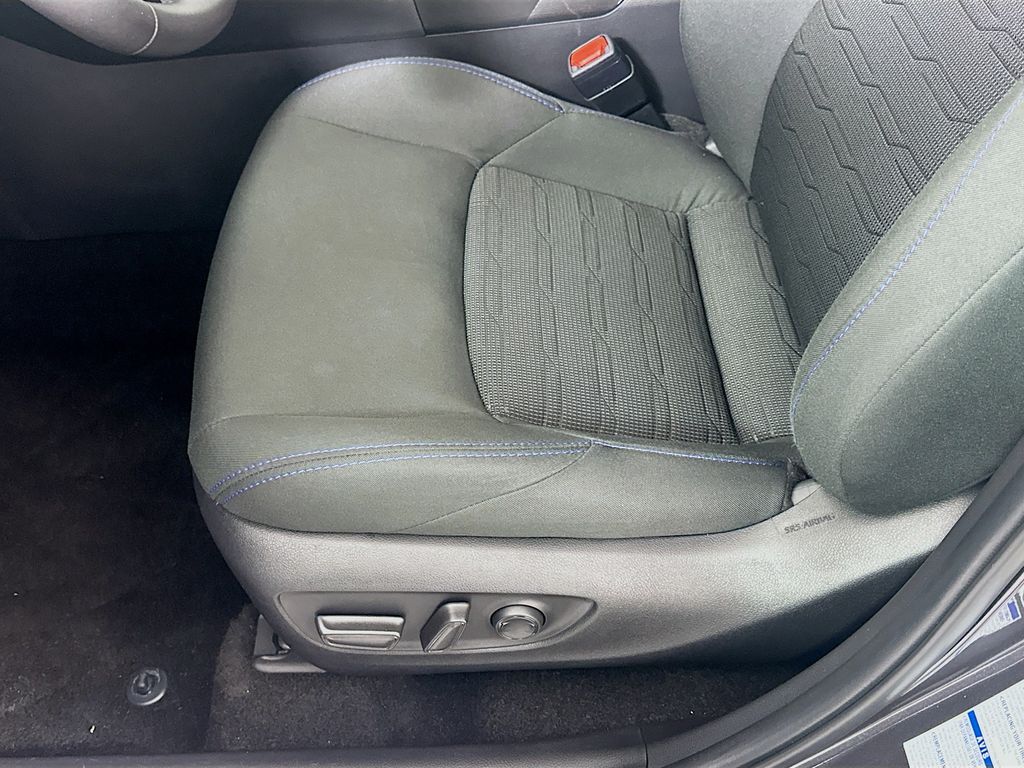 Thumbnail: 2022 Toyota RAV4 - 19