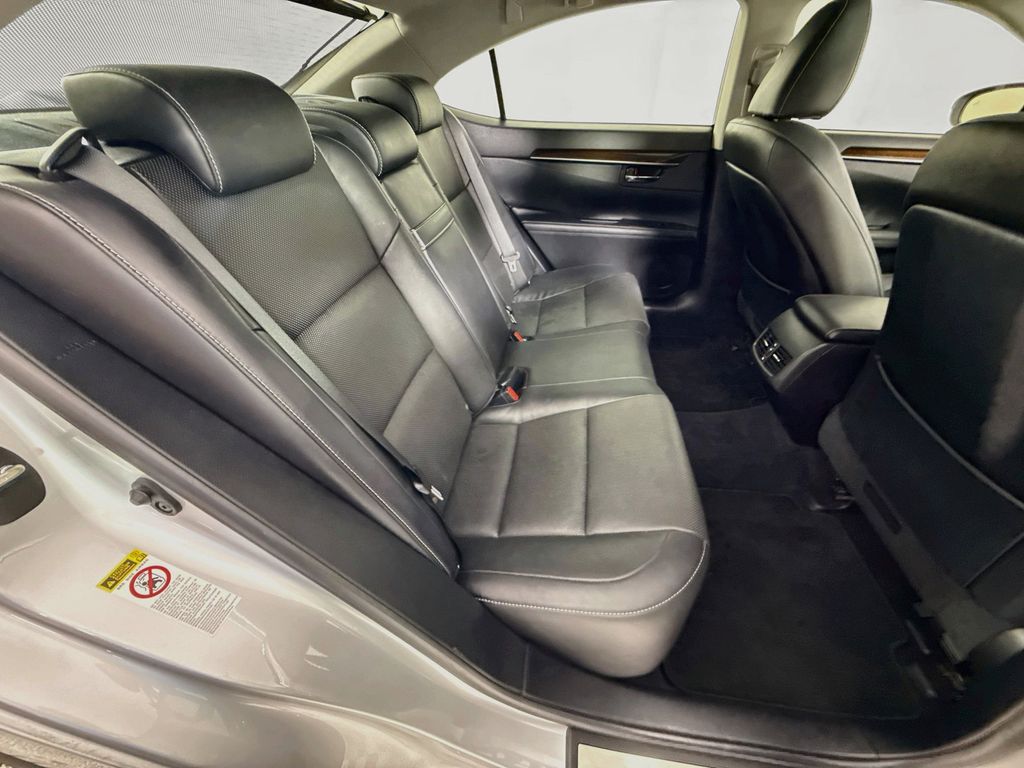 Thumbnail: 2014 Lexus ES - 29