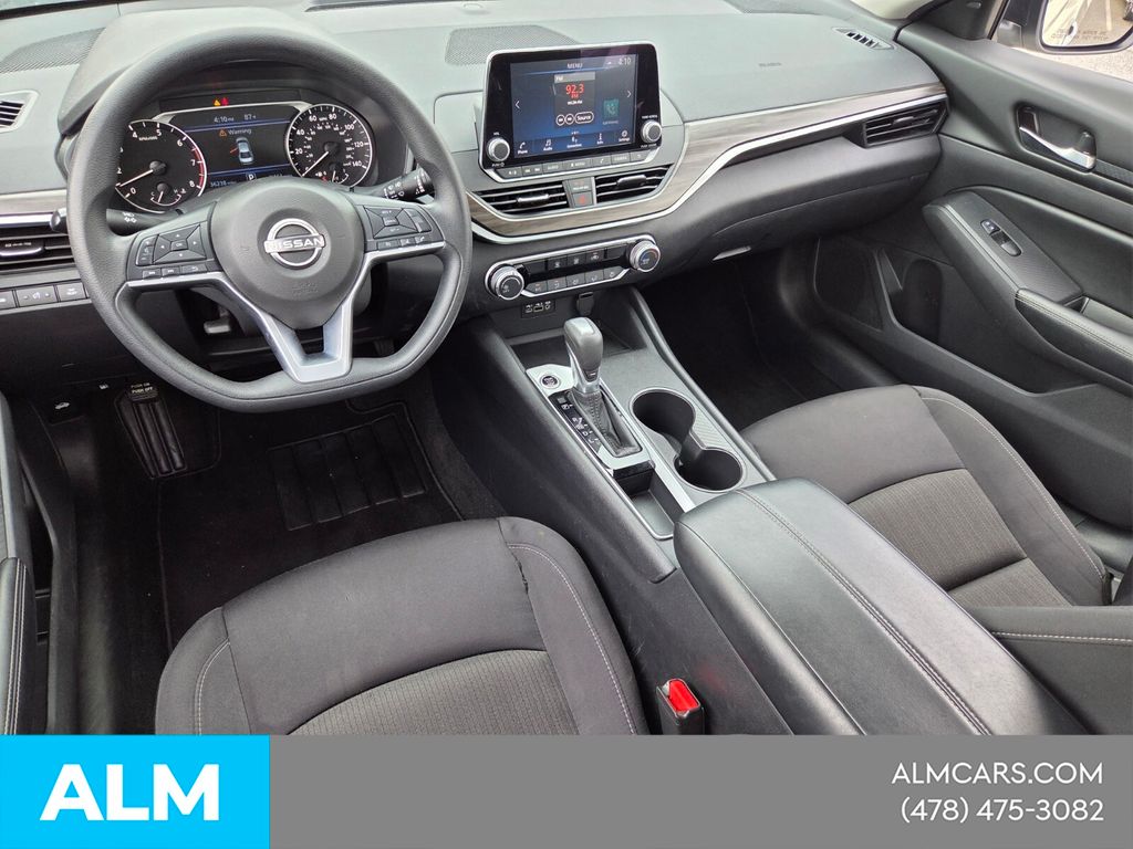2025 Nissan Altima SV - Photo 9