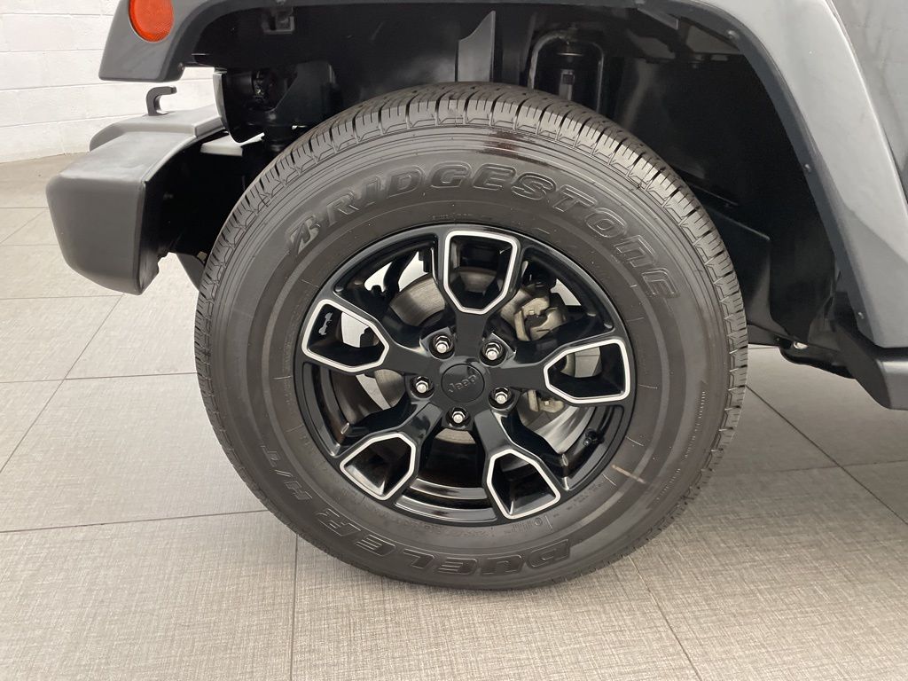 Used 2018 Black Jeep Unlimited Sahara image 10