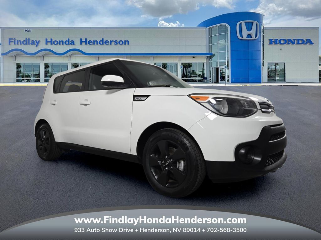 Clear White 2017 Kia Soul Base Wagon Front-Wheel Drive 6-Speed Automatic