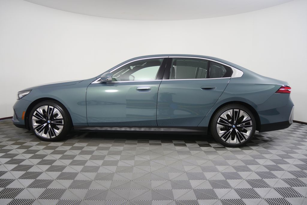 Thumbnail: 2026 BMW 5 Series - 6