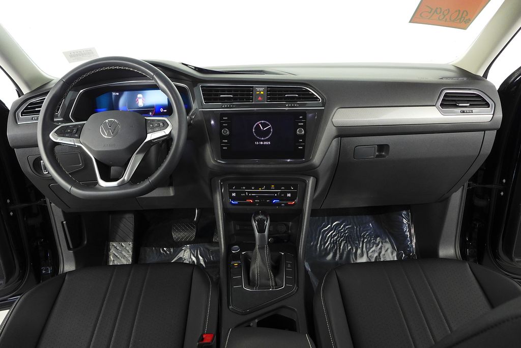 Thumbnail: 2022 Volkswagen Tiguan - 24