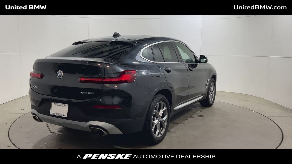 2024 BMW X4 xDrive30i 8