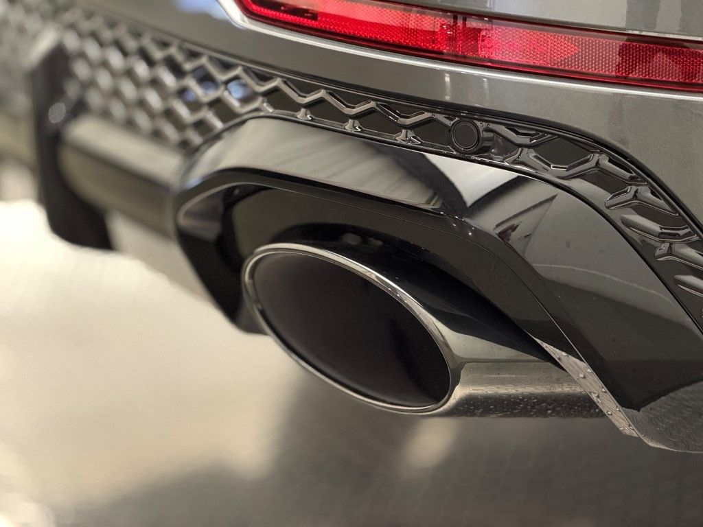 Thumbnail: 2025 Audi RS Q8 - 17