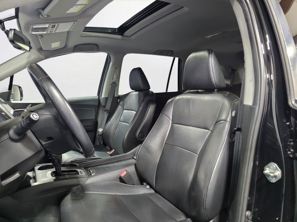 Used 2017  Honda EX-L image 19