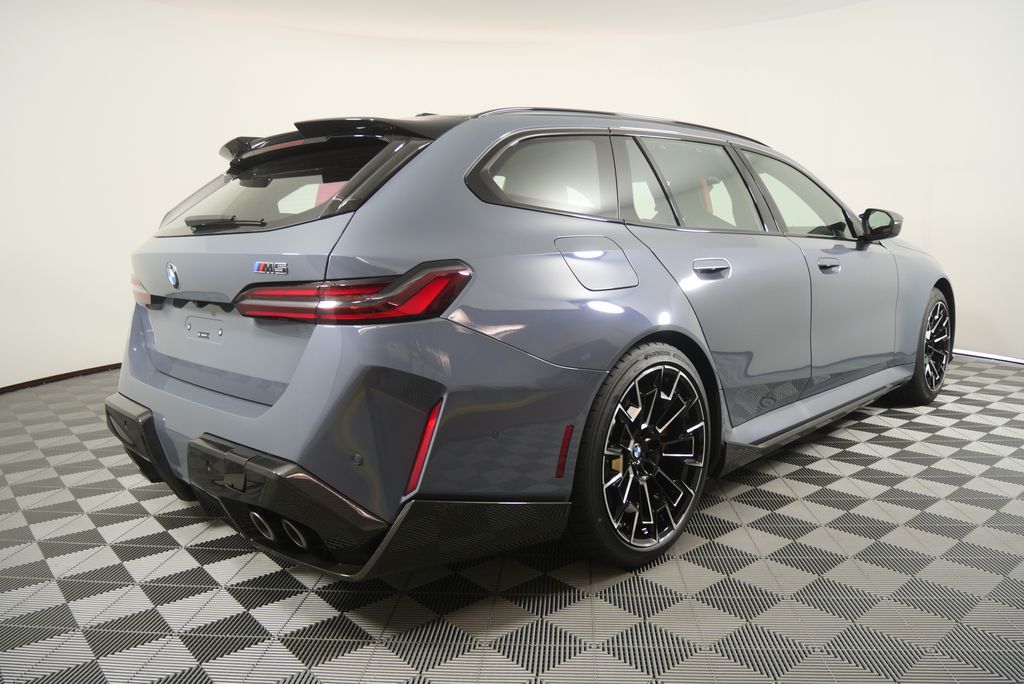 Thumbnail: 2027 BMW M5 - 3