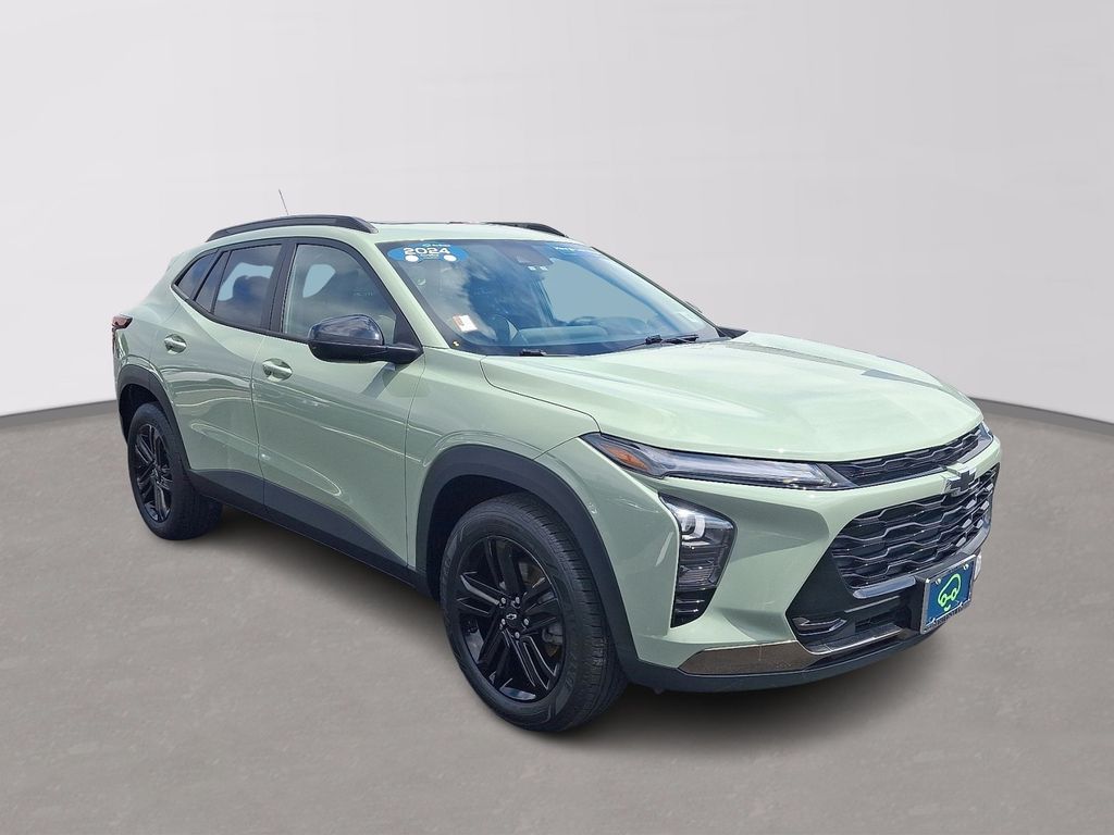 Thumbnail: 2024 Chevrolet Trax - 3