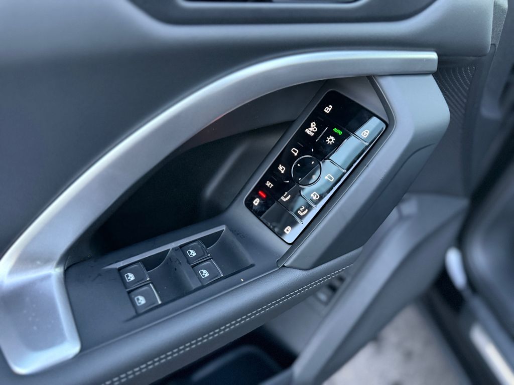 Thumbnail: 2025 Audi Q5 - 13