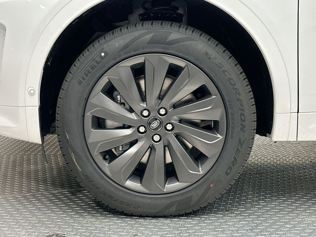 Thumbnail: 2025 Land Rover Discovery Sport - 5