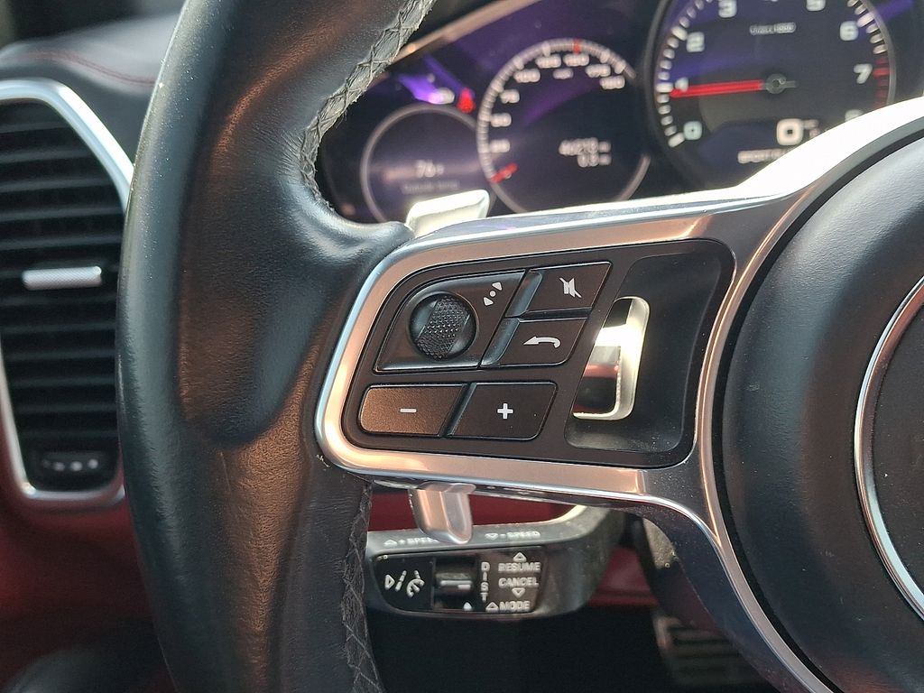 Thumbnail: 2022 Porsche Cayenne - 26