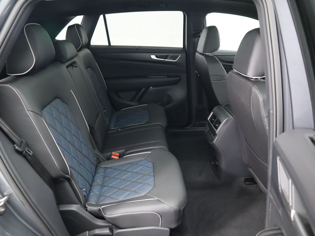 2025 Volkswagen Atlas SEL 23
