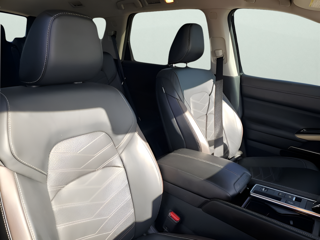 Used Car 2023 Nissan Pathfinder  Platinum For Sale Under $35,000 In Austin, Texas