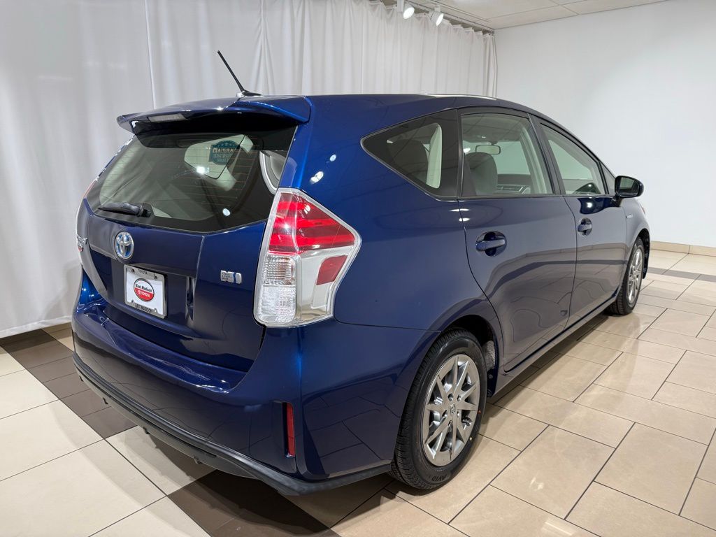 Thumbnail: 2015 Toyota Prius v - 5