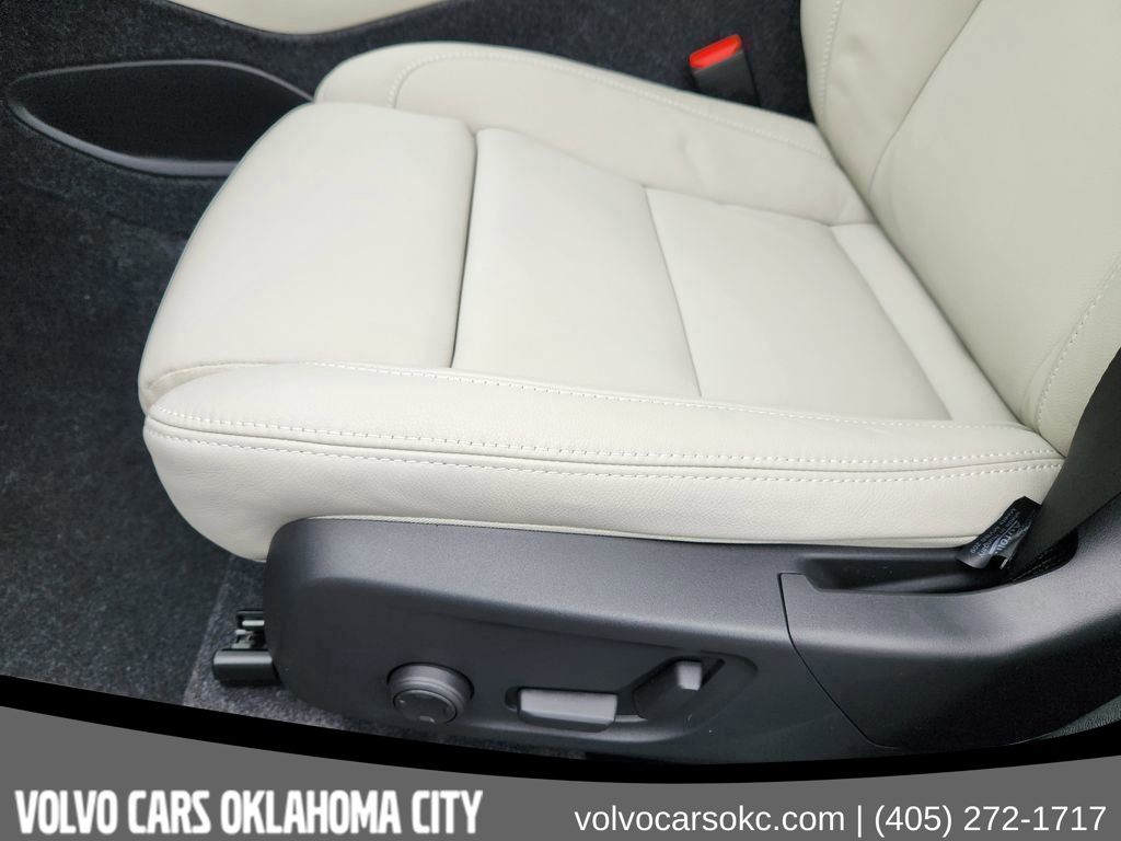 2026 Volvo XC40 Plus - Photo 24