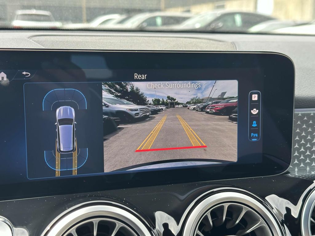 2025 Mercedes-Benz GLB 250 9