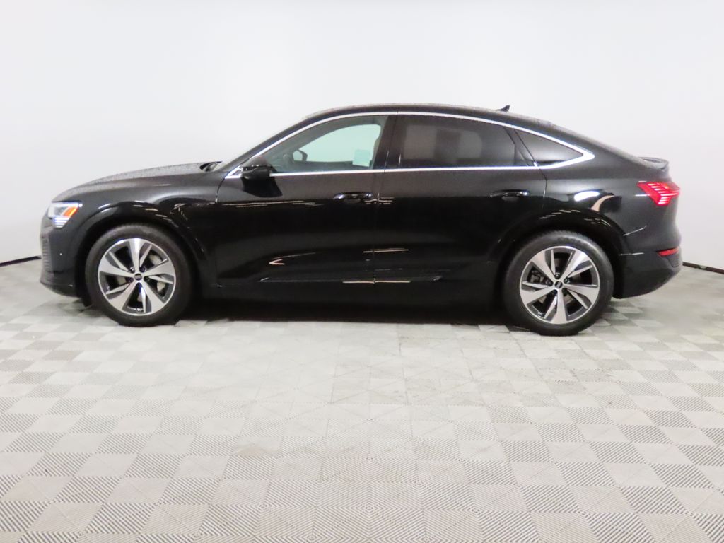 Thumbnail: 2024 Audi Q8 e-tron - 2