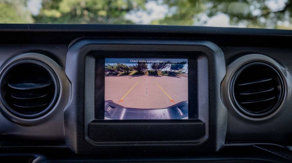 Used 2023 Jeep Gladiator Sport 4D Crew Cab