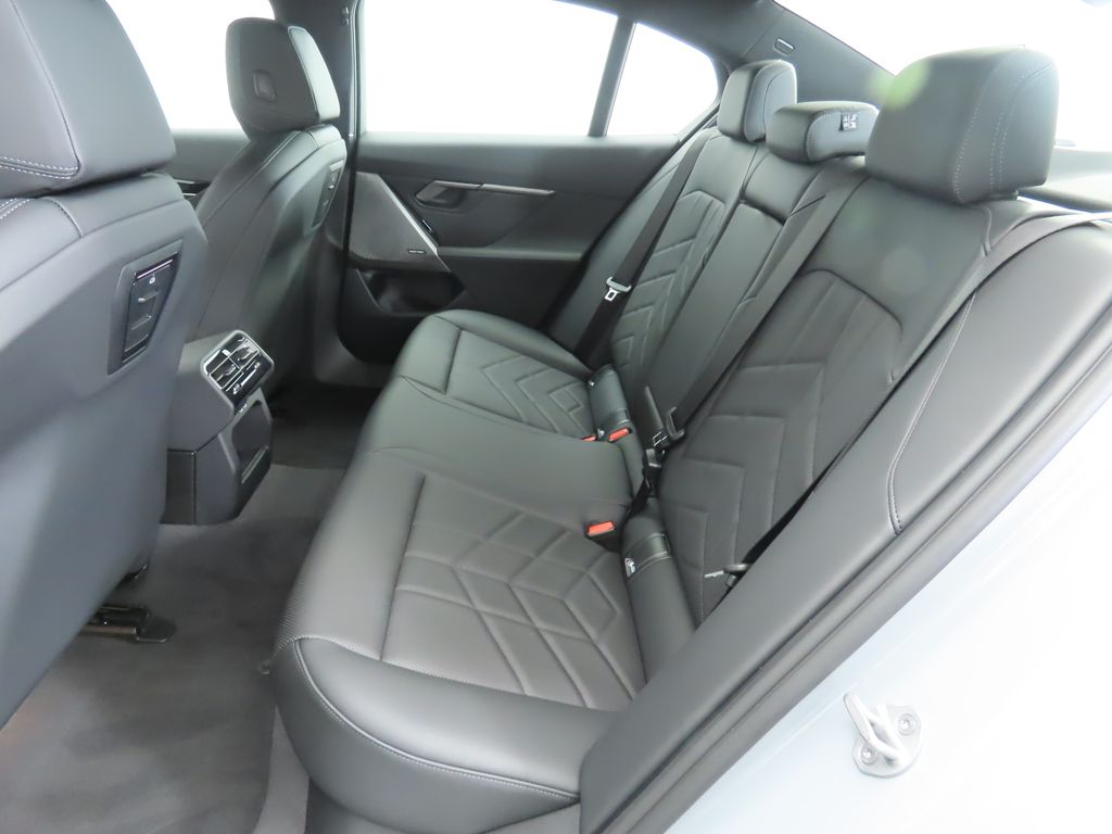 Thumbnail: 2026 BMW i5 - 21