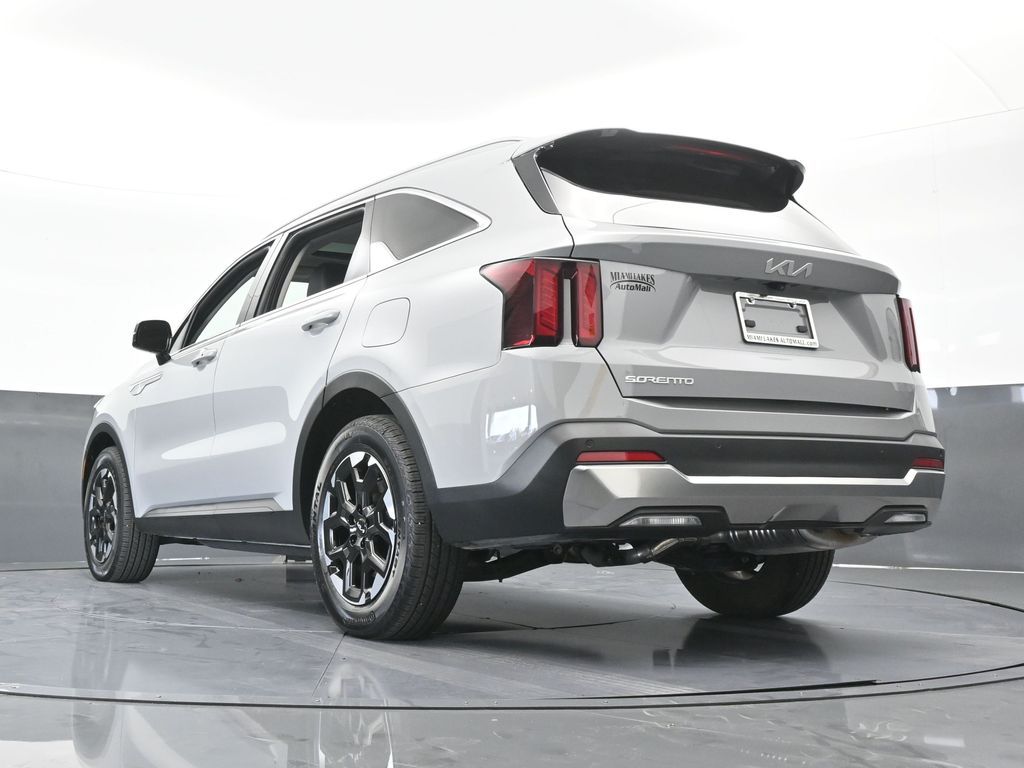 Used 2025 Wolf Gray Kia S image 63