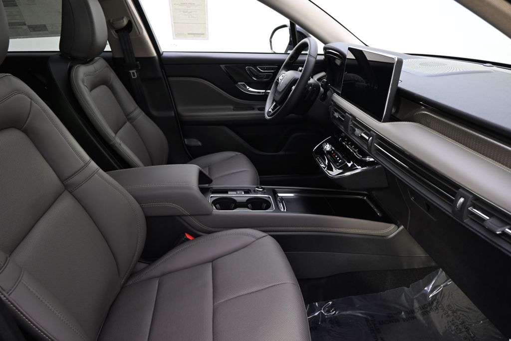 New 2026 White Lincoln Reserve image 16