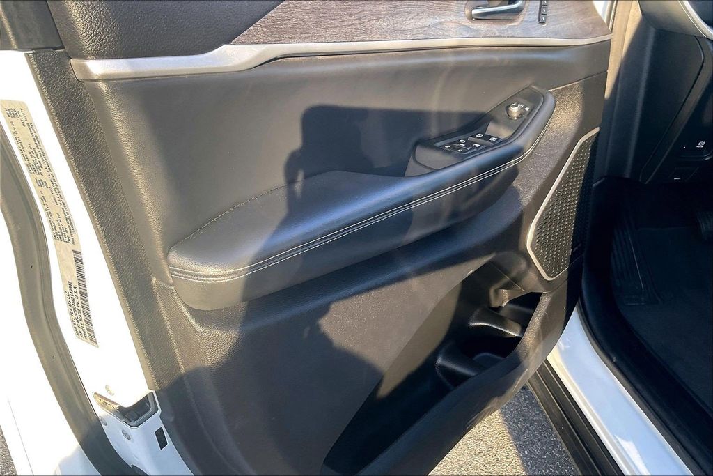 JeepGrand Cherokee L27