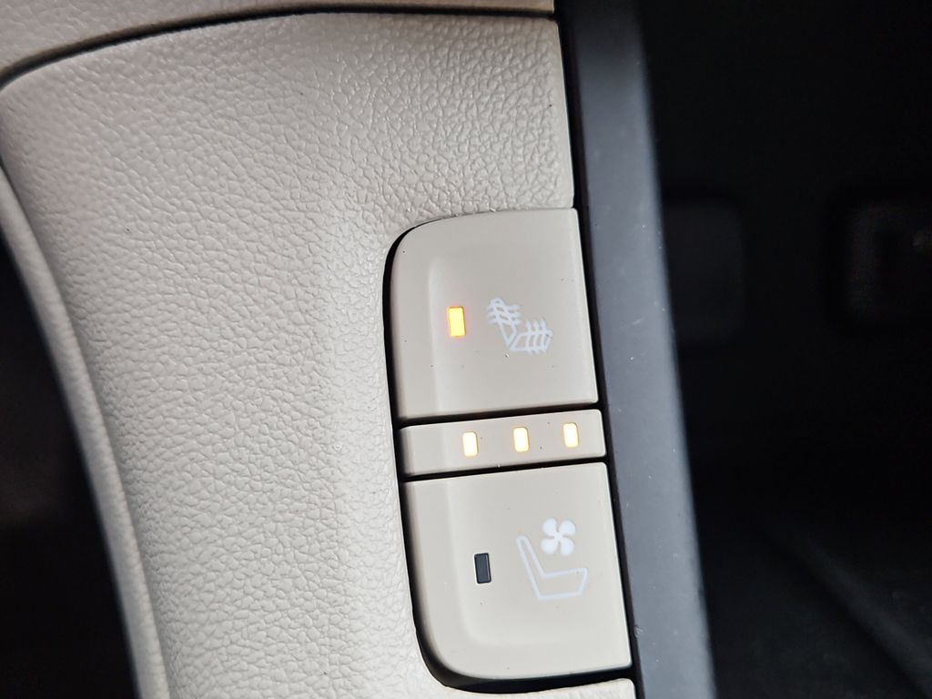 2017 GMC Acadia Denali photo