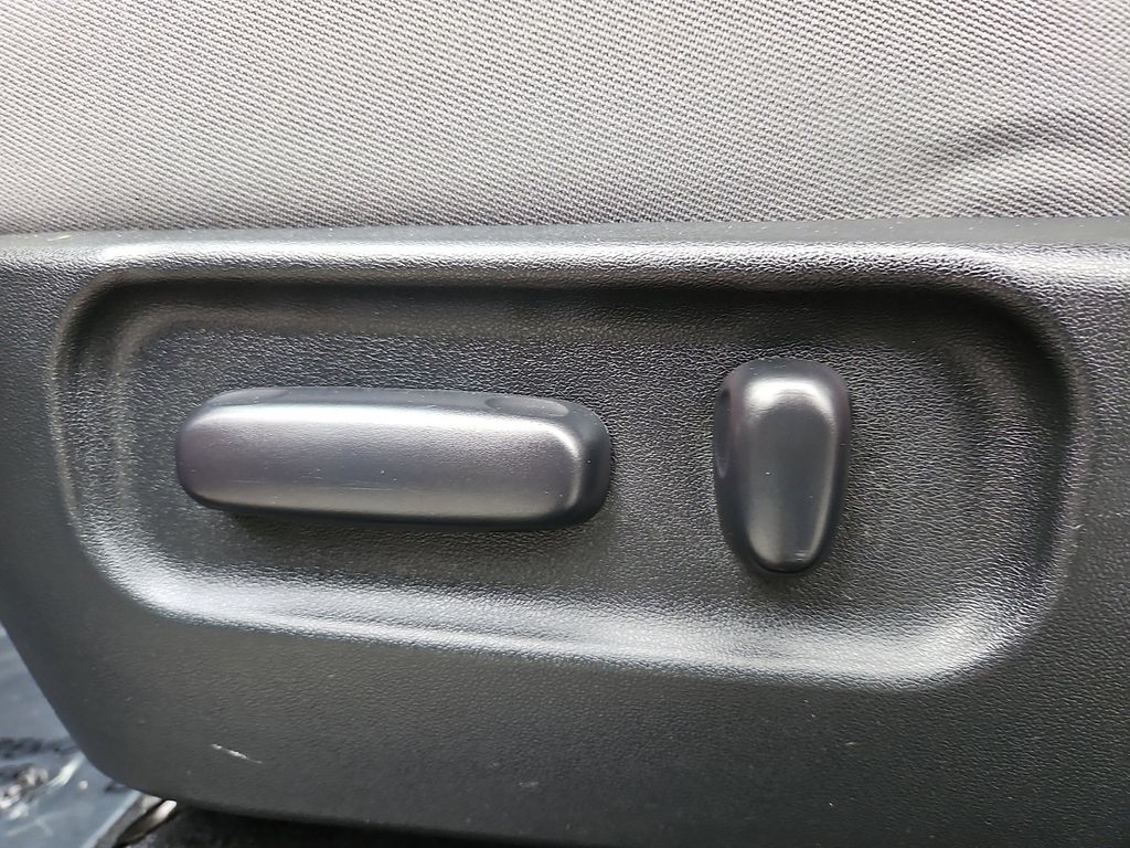 Thumbnail: 2023 Toyota Tacoma - 15