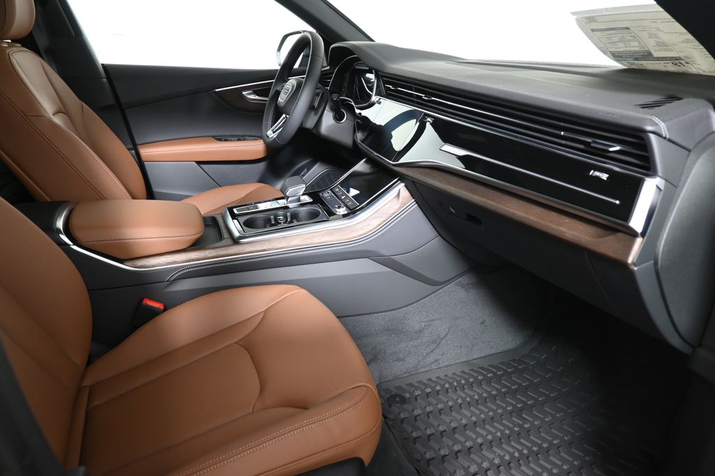 Thumbnail: 2025 Audi Q8 - 21