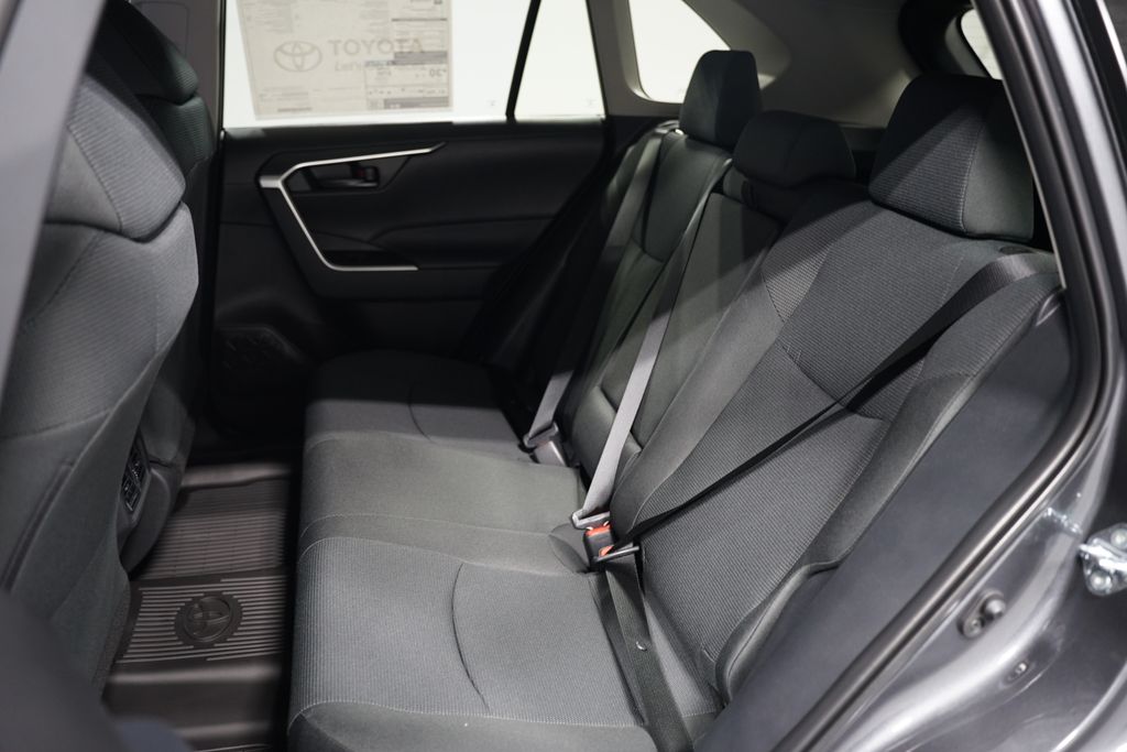 2025 Toyota RAV4 LE 27