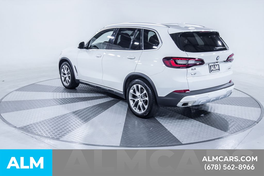 Used 2022 White BMW xDrive40i image 7