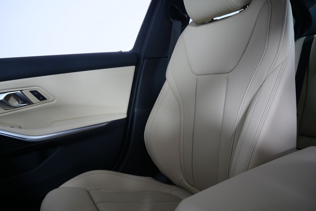 2025 BMW 3 Series 330i 22