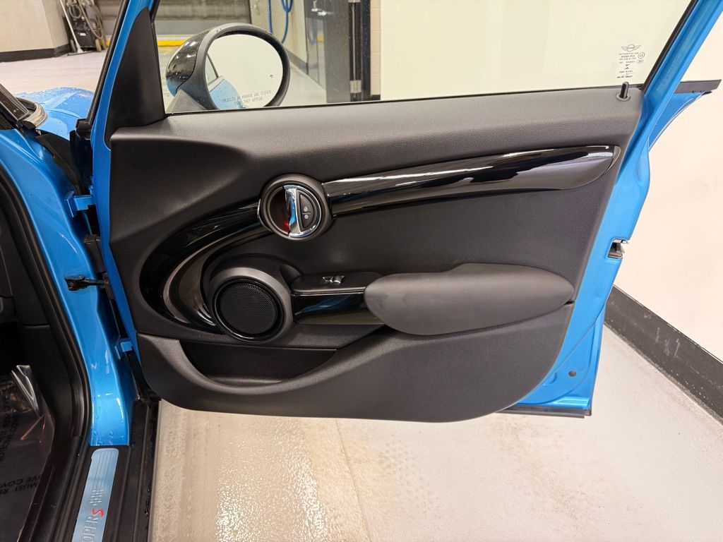 2017 MINI Cooper Base 26