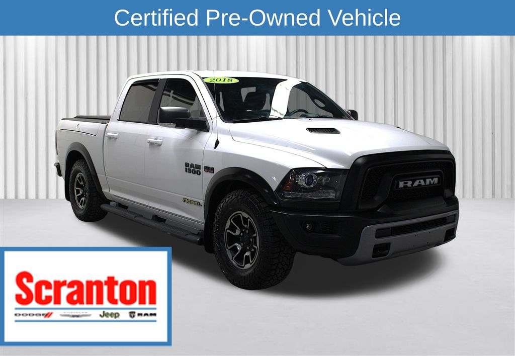 Bright White Clearcoat 2018 RAM 1500 Pickup Truck Four-Wheel Drive 8-Speed Automatic