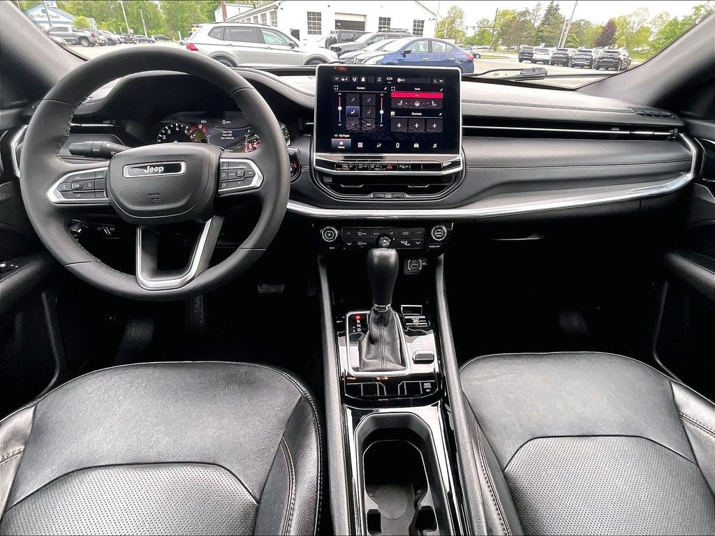 2023 Jeep Compass — photo 21